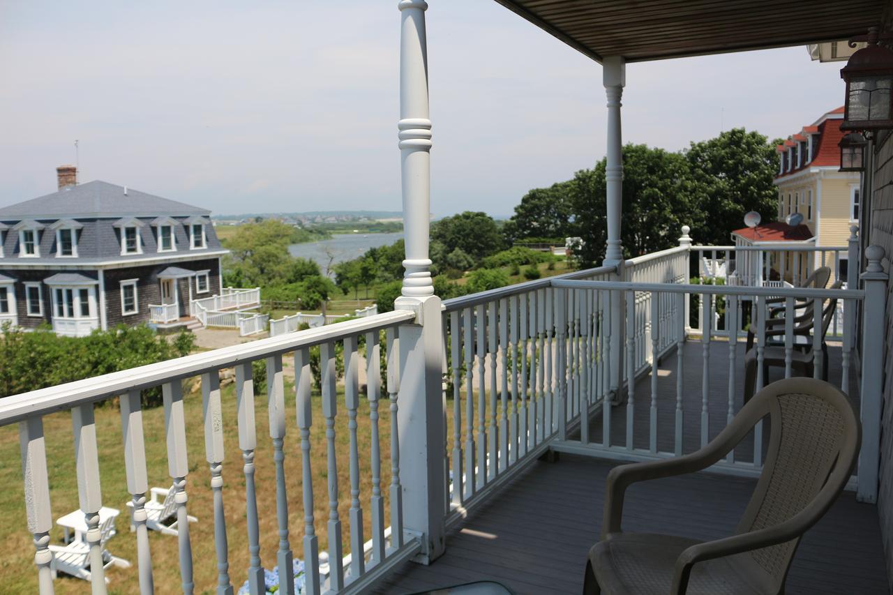 Payne's Harbor View Inn
